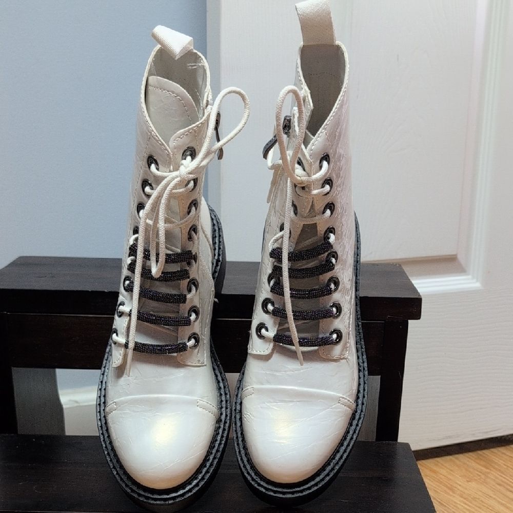 DKNY Malaya White Iridescent Fashion Lace-Up Combat Boots Side Zipper Size 7.5M - Picture 2 of 8